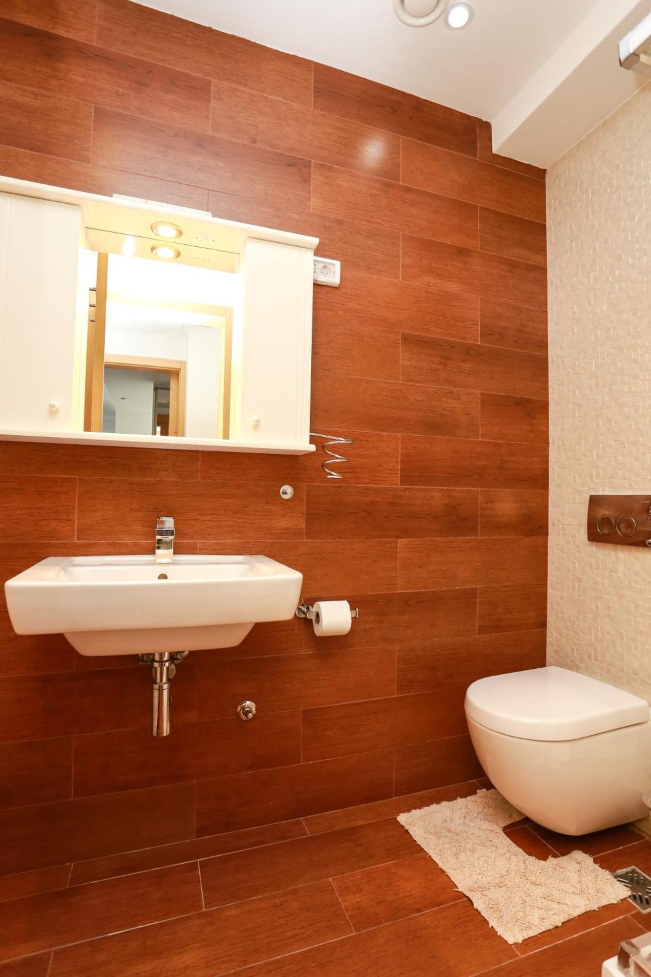 Status-m Neksan12 Budva